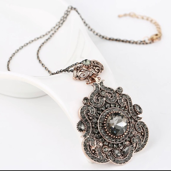Jewelry - Large Vintage Medallion Necklace